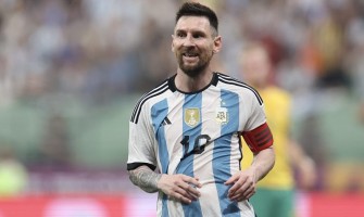 Jedinstveni luk slobodnih udaraca na terenu Jedinstveni luk slobodnih udaraca na terenu